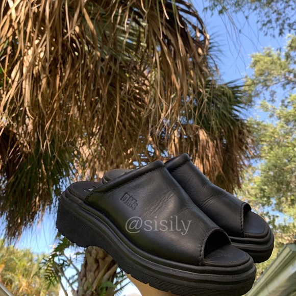 Dr. Martens Shoes - ❗️FINAL PRICE❗️Vintage 90s Dr. Martens black chunky leather sandals slides